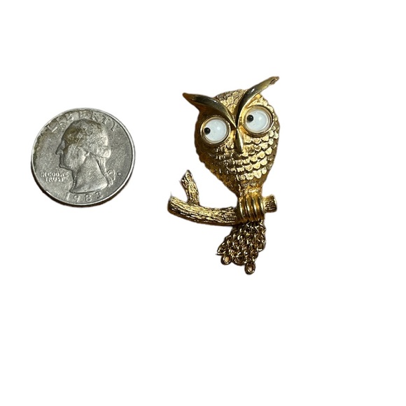 Vintage Avon Gold Tone Googley Eye Owl Brooch - Picture 2 of 3